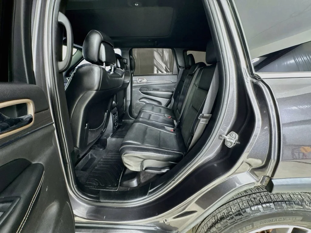 Used 2017 Gray Jeep Limited image 29