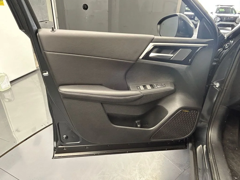 New 2026 Graphite Gray Mitsubishi SE 1.5T 2WD image 12