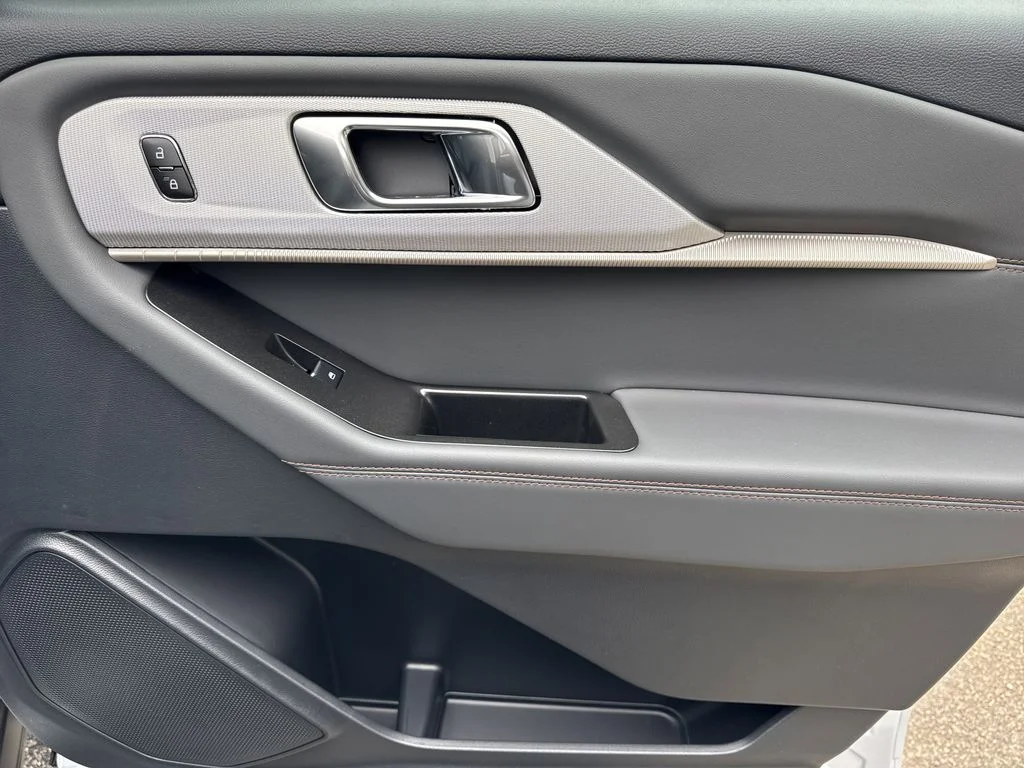 New 2026 Space White Metallic Ford Active image 14