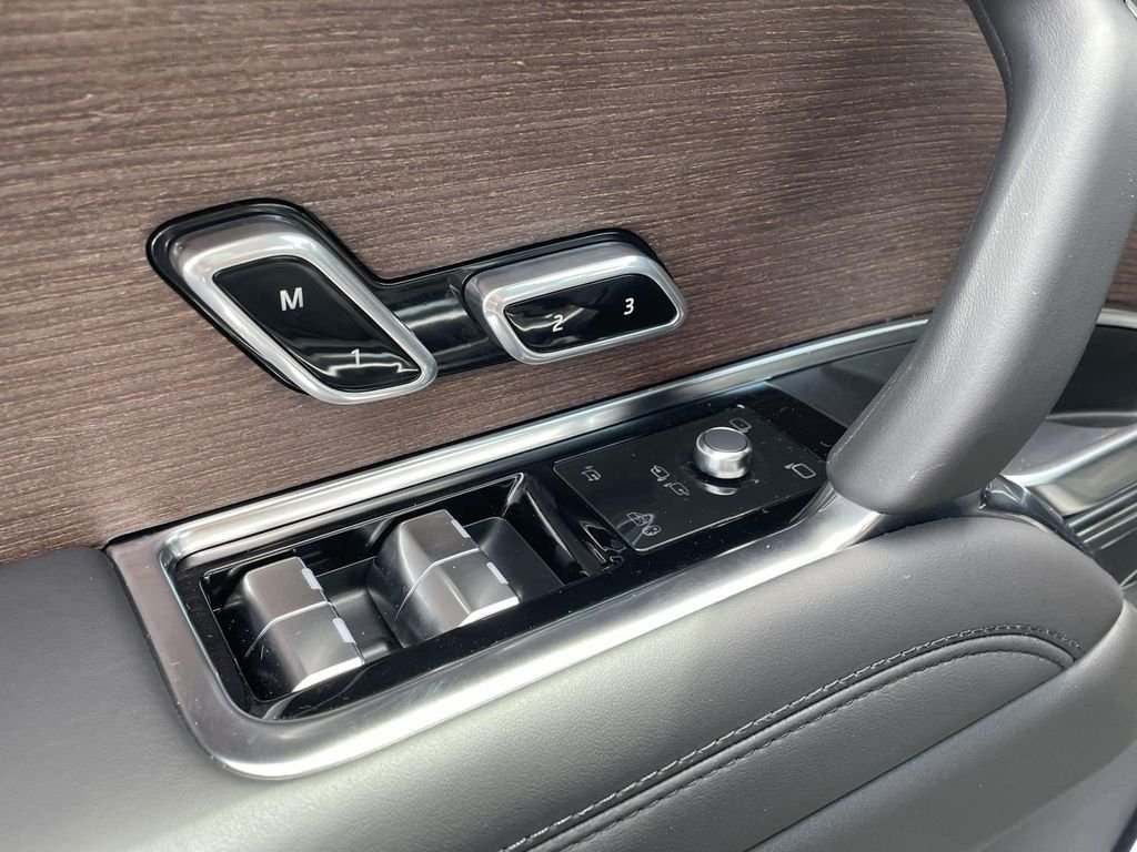 New 2026 Carpathian Grey Land Rover SE image 33