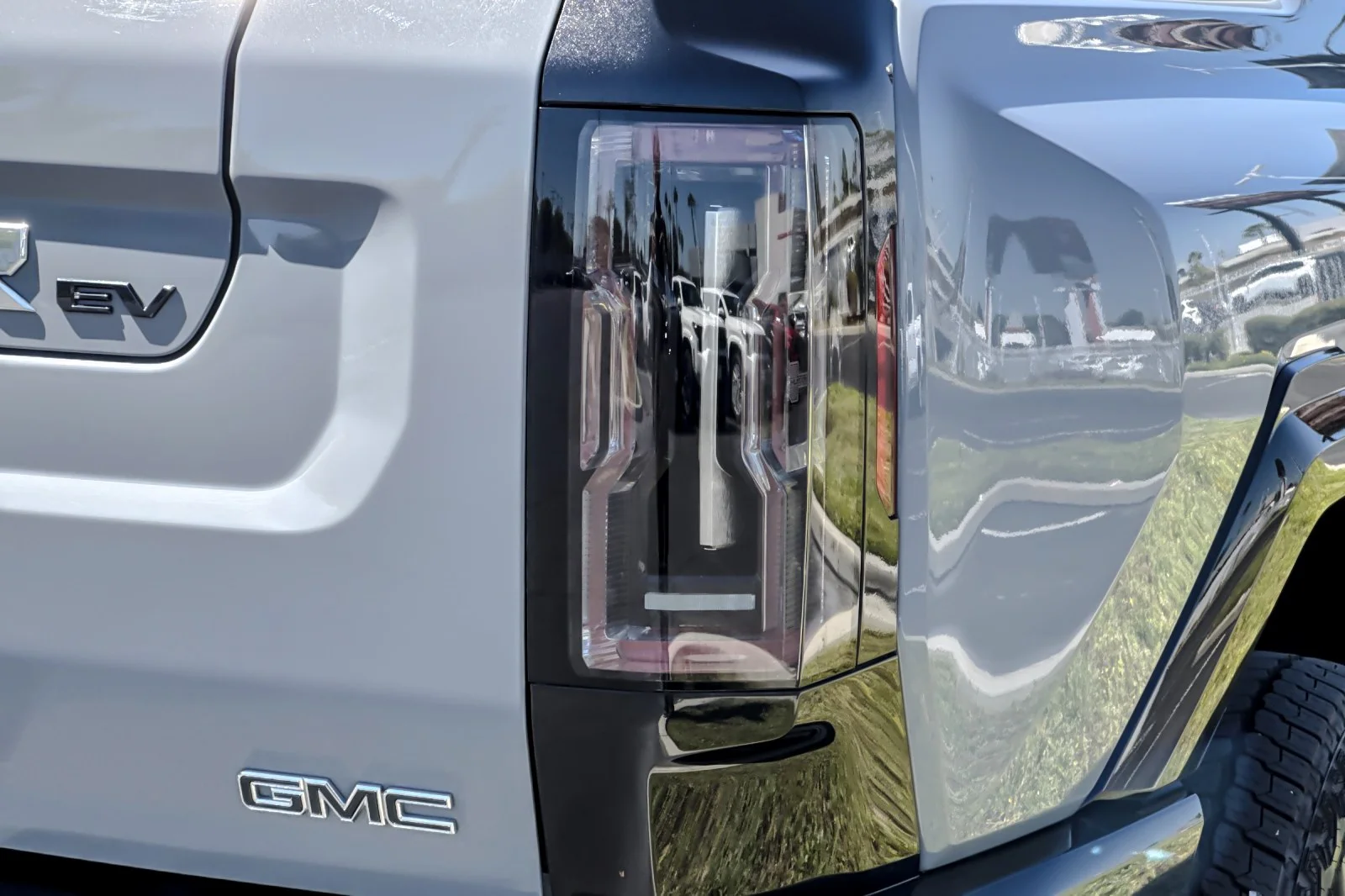 Used 2026 METEORITE METALLIC GMC 3X image 24