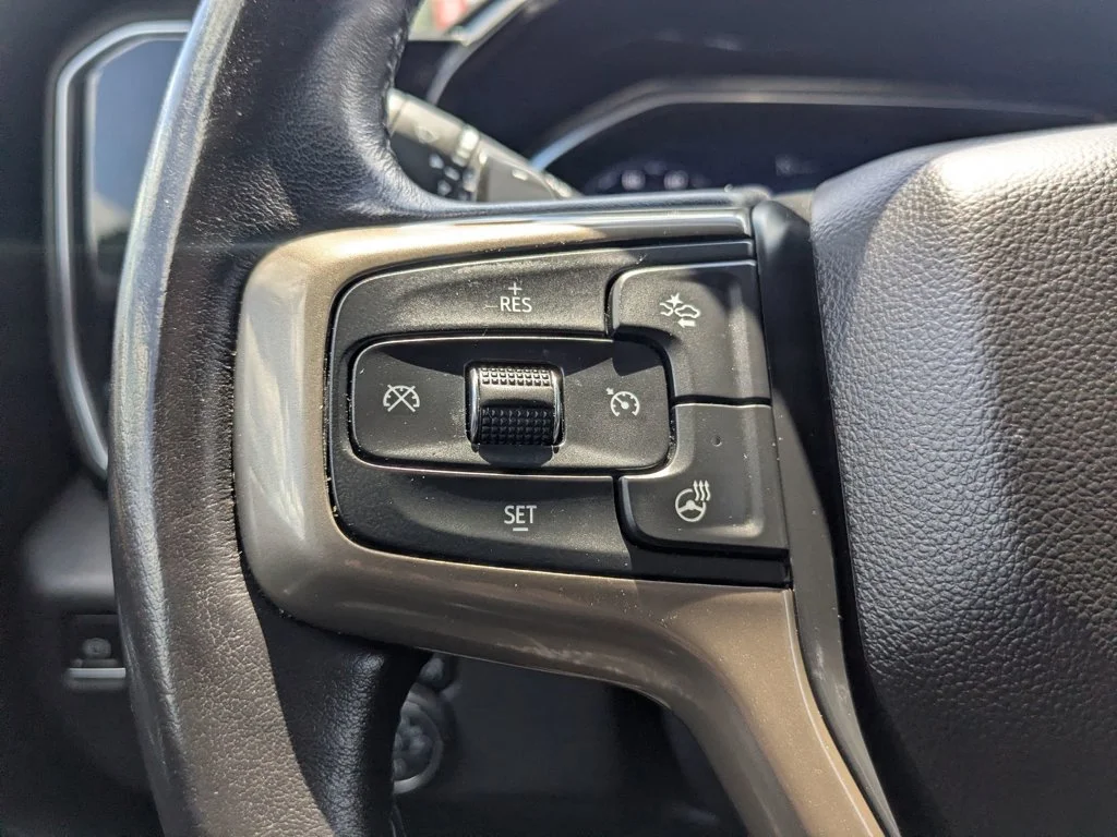 Used 2023 Iridescent Pearl Tricoat Chevrolet High Country image 23