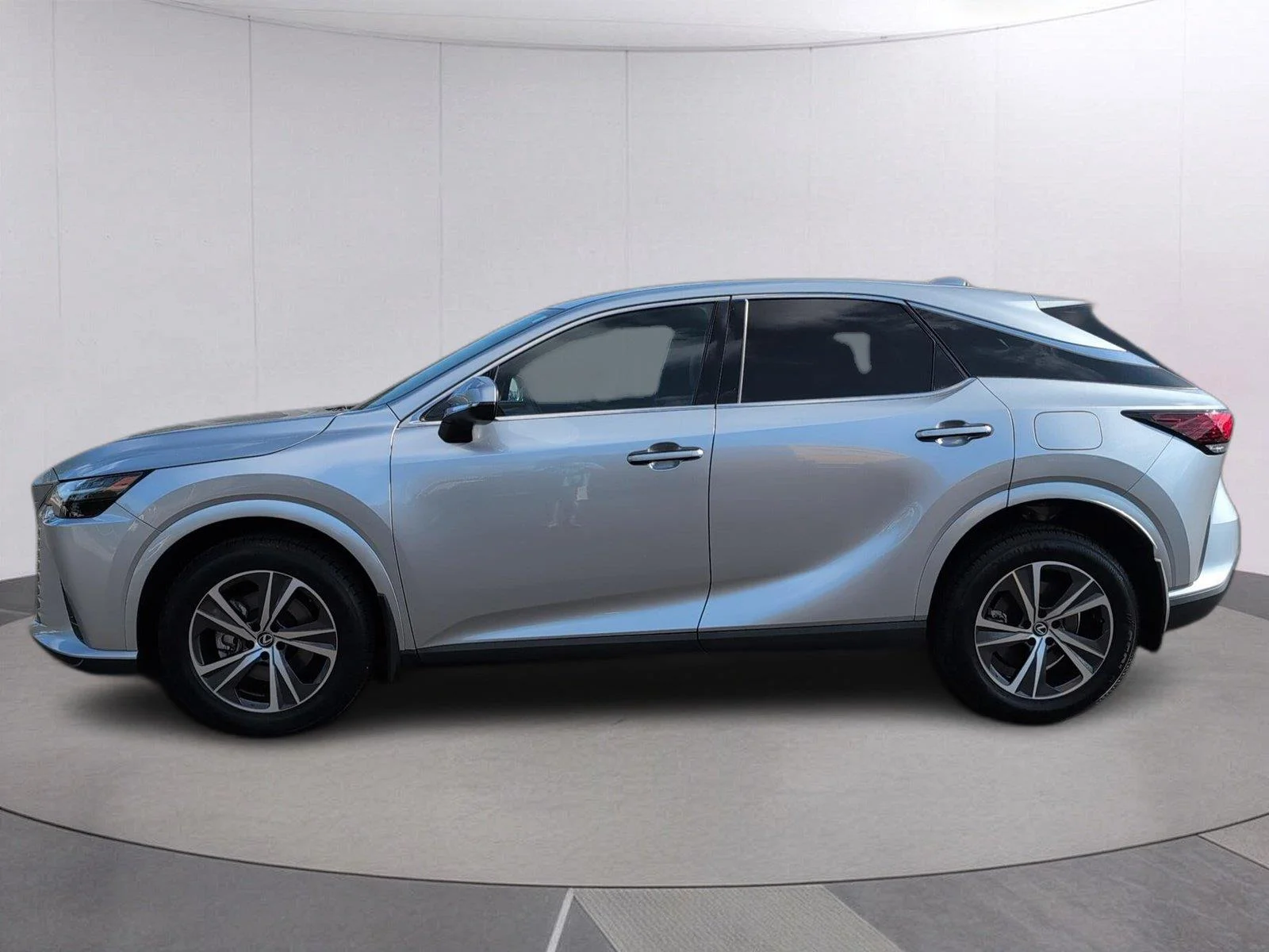 Used 2023 Iridium Lexus RX 350 Luxury image 2
