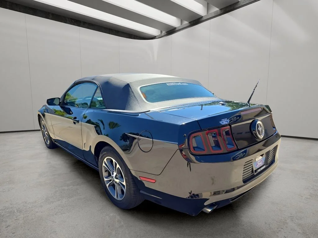 Used 2014 Black Ford Base image 3