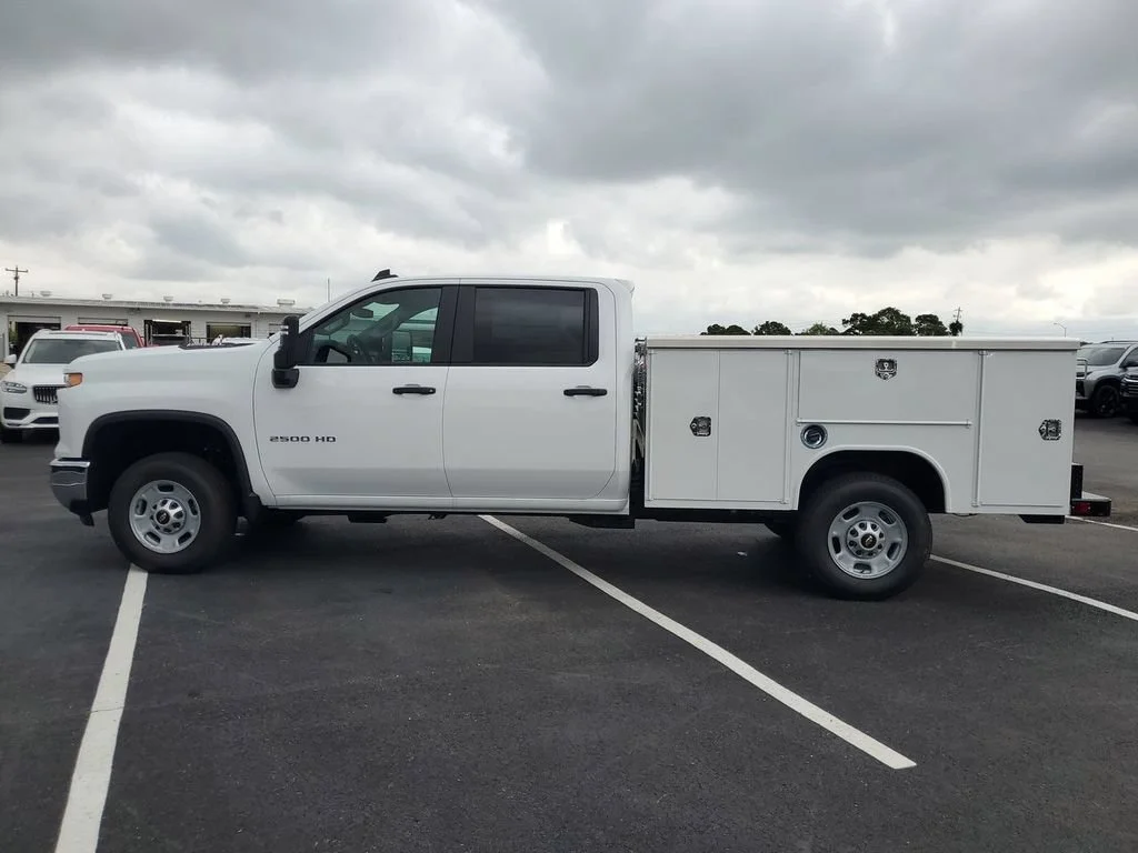 New 2026 Summit White Chevrolet WT image 22