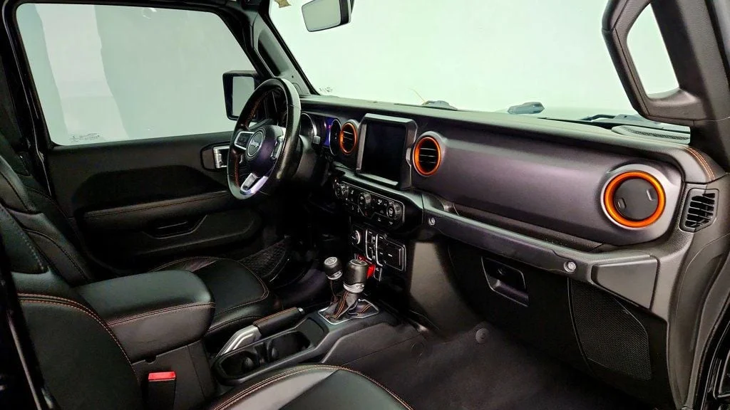 Used 2022 Black Clearcoat Jeep Mojave 4x4 w/ Freedom Top & Leather Seats image 25