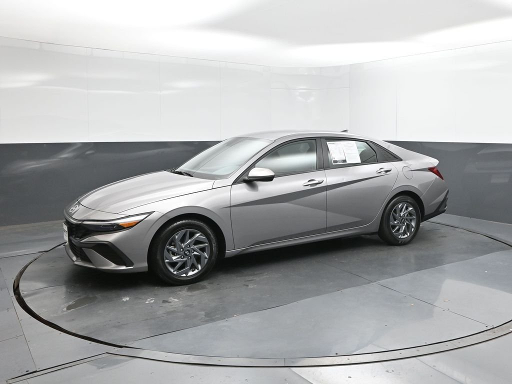 Used 2024 Silver Hyundai SEL image 30