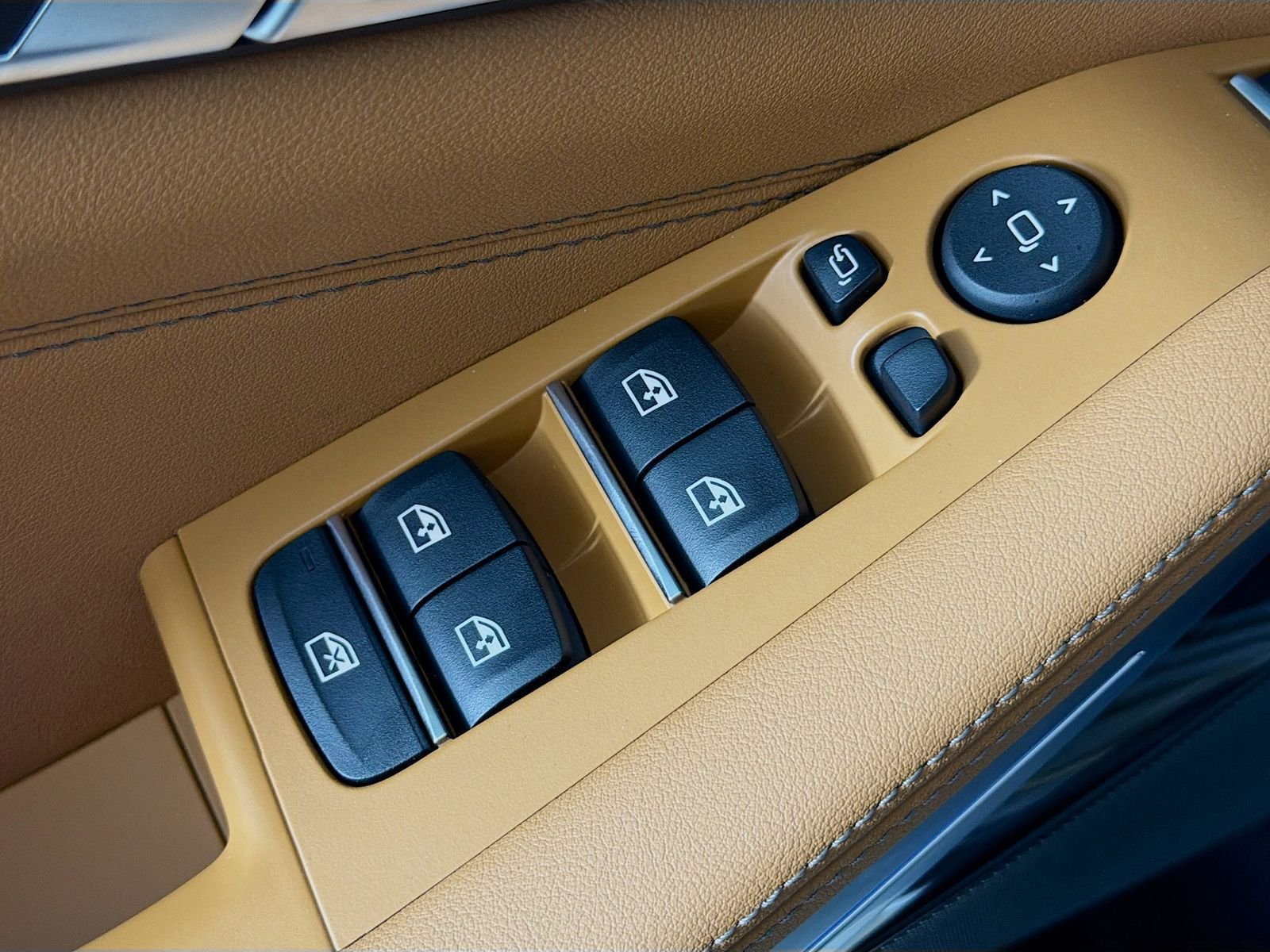 New 2026 Manhattan Green Metallic BMW xDrive50e image 18
