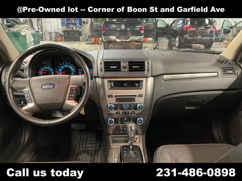 Used 2010  Ford SEL image 18