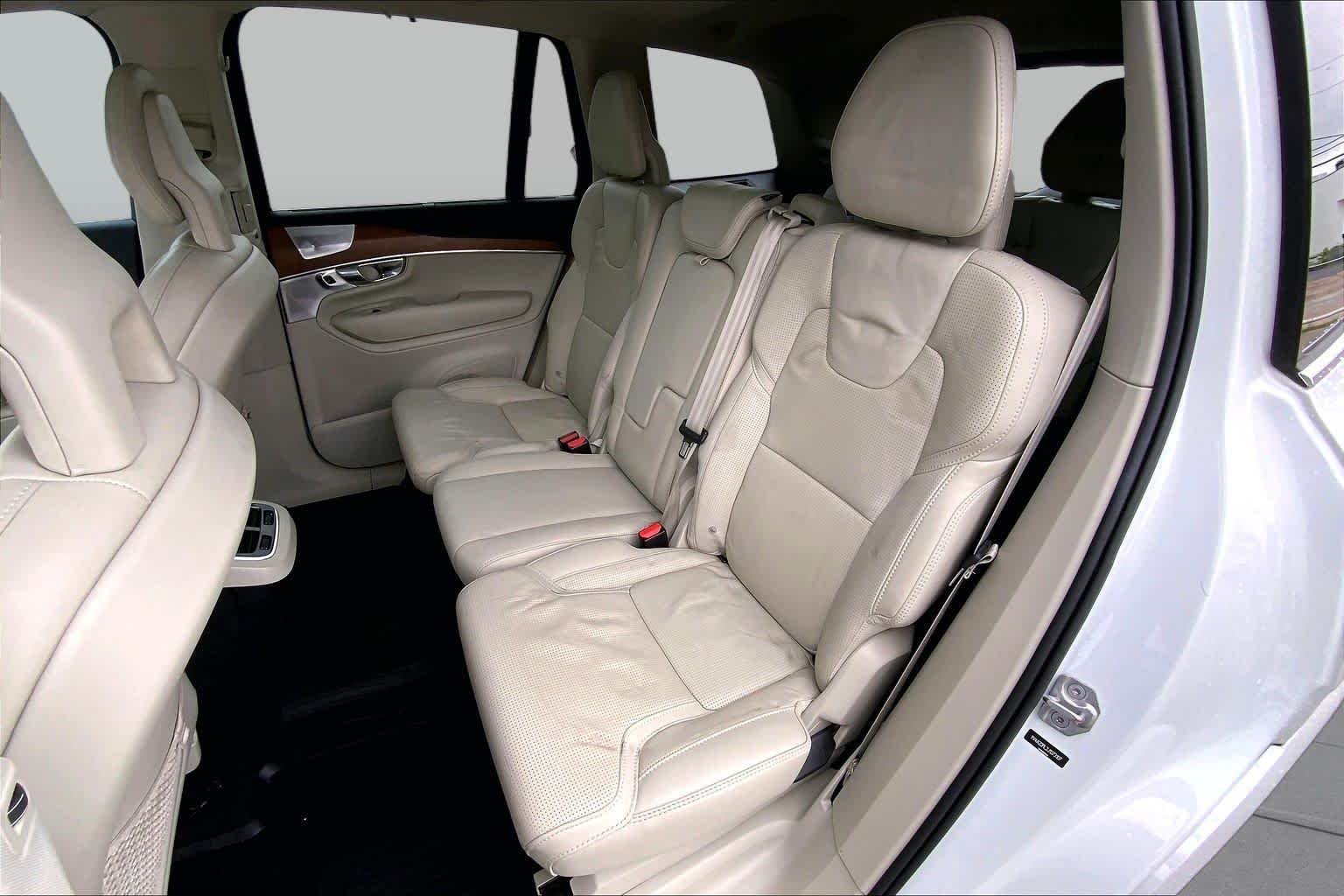Used 2018  Volvo Inscription image 18