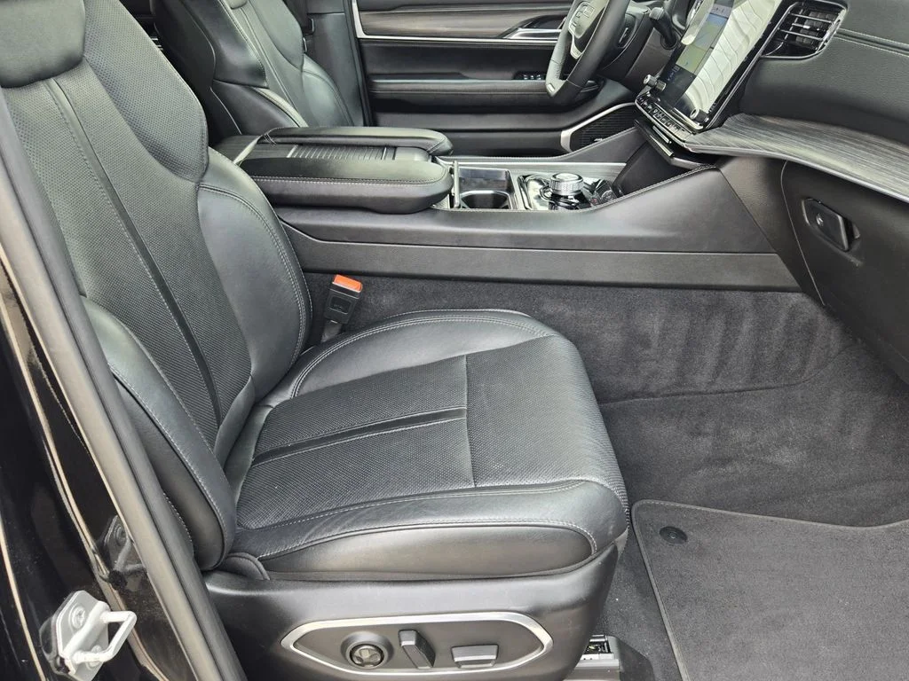 2023 Jeep Wagoneer L Series II - Photo 14