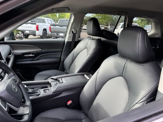 Used 2024  Toyota XLE image 9