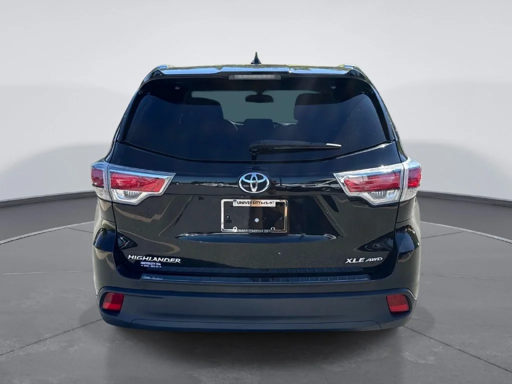 Used 2015 Black Toyota XLE V6 image 6