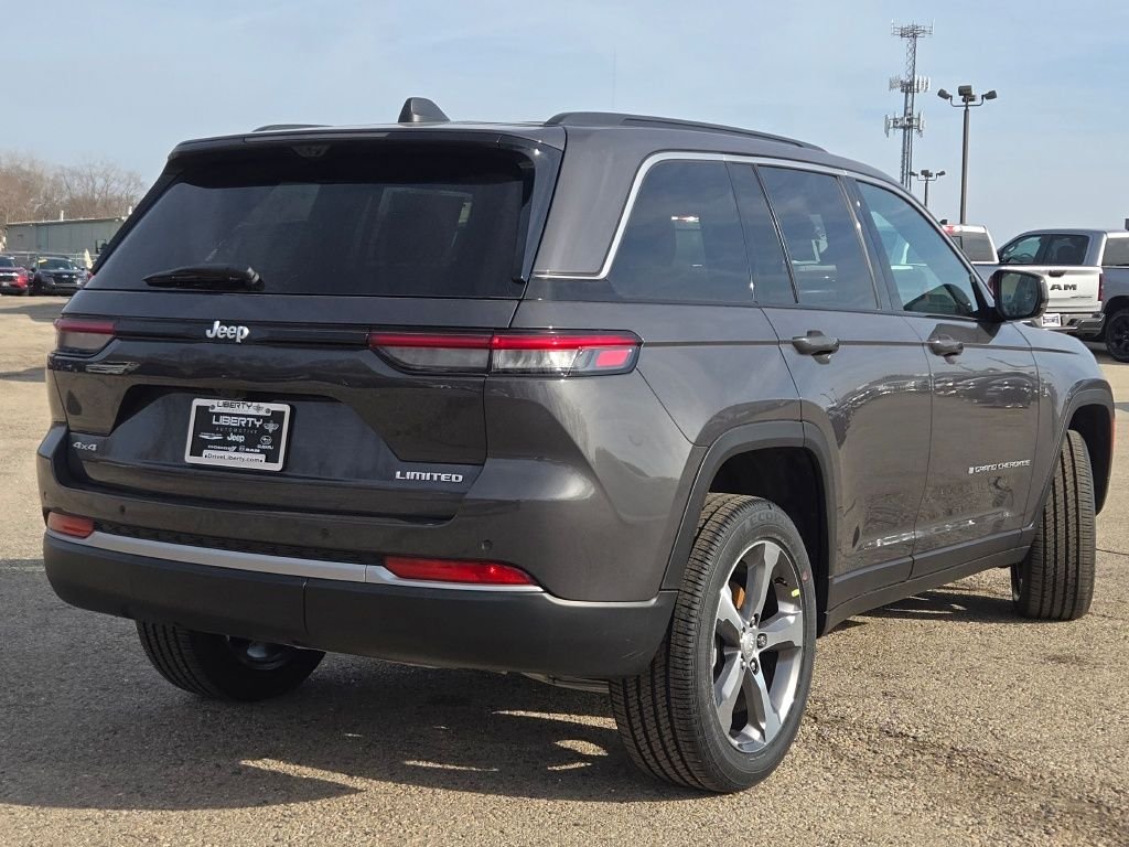 New 2026 Baltic Gray Metallic Clear-Coat Exterior Paint Jeep Limited image 15
