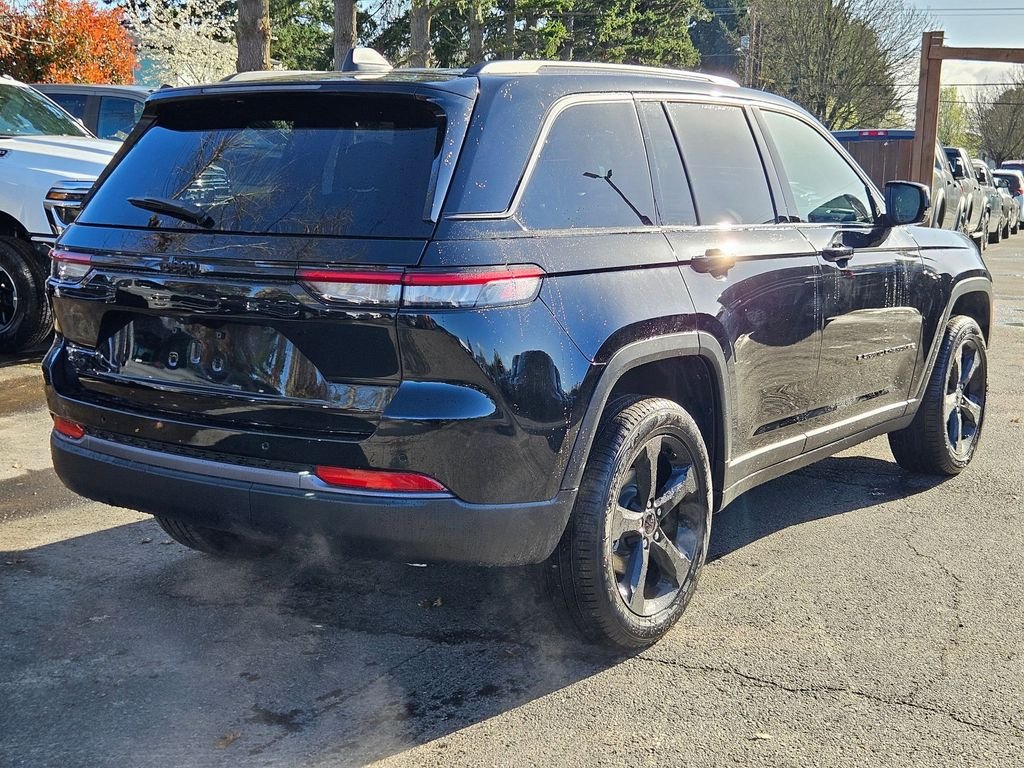 New 2026 Diamond Black Crystal Pearl-Coat Exterior Paint Jeep Limited image 7