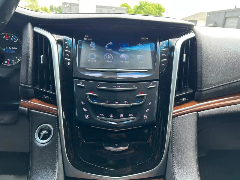 Used 2019 White Cadillac Sport Utility 4D image 52
