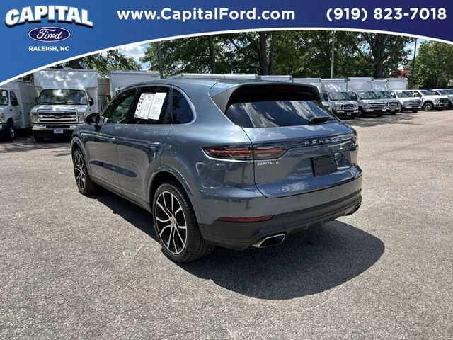 Used 2019  Porsche Base image 6