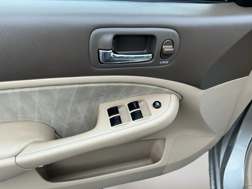 Used 2004 Gold Honda LX image 10