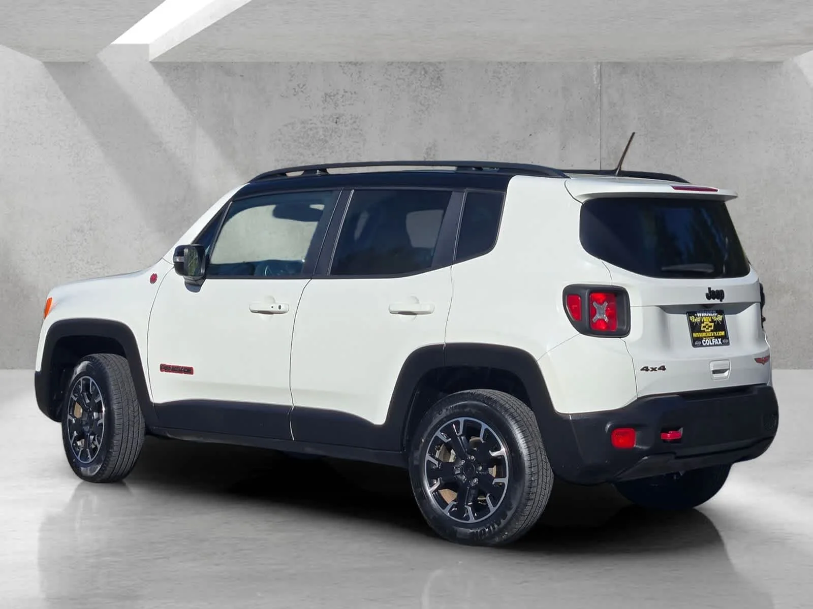 Used 2023  Jeep Trailhawk image 6
