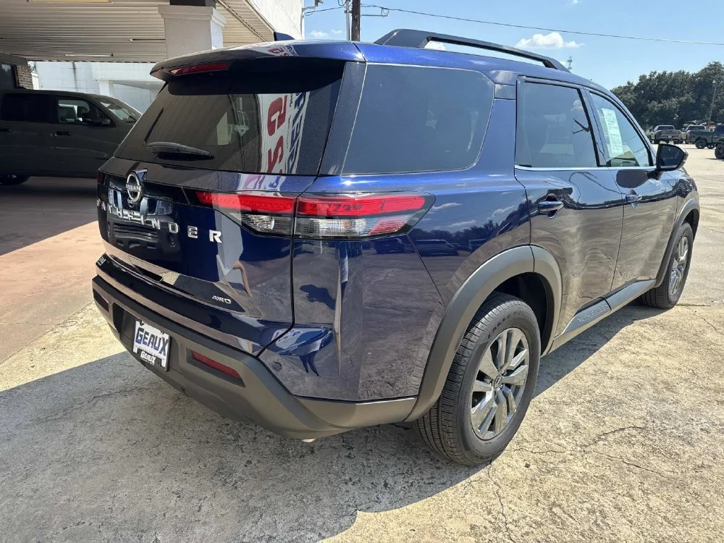 Used 2025 Blue Nissan SV image 10
