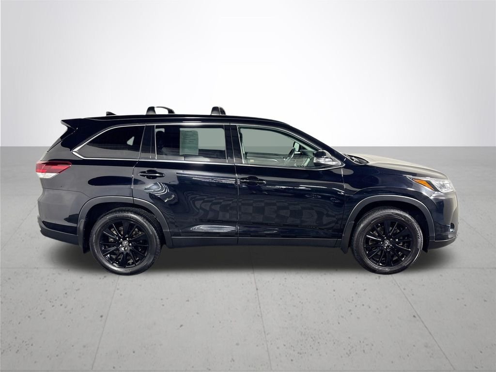 Used 2019 Midnight Black Metallic Toyota SE image 5