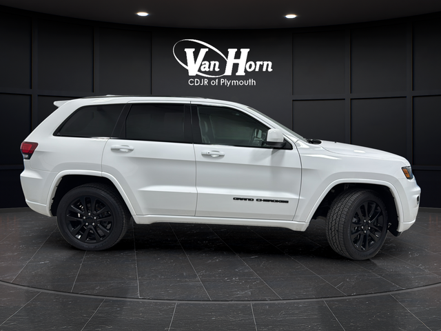 Used 2018 Bright White Clearcoat Jeep Altitude image 8