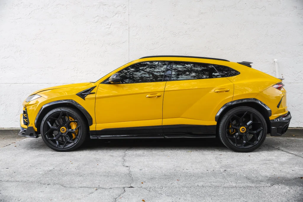 Used 2019 Yellow Lamborghini Base image 13