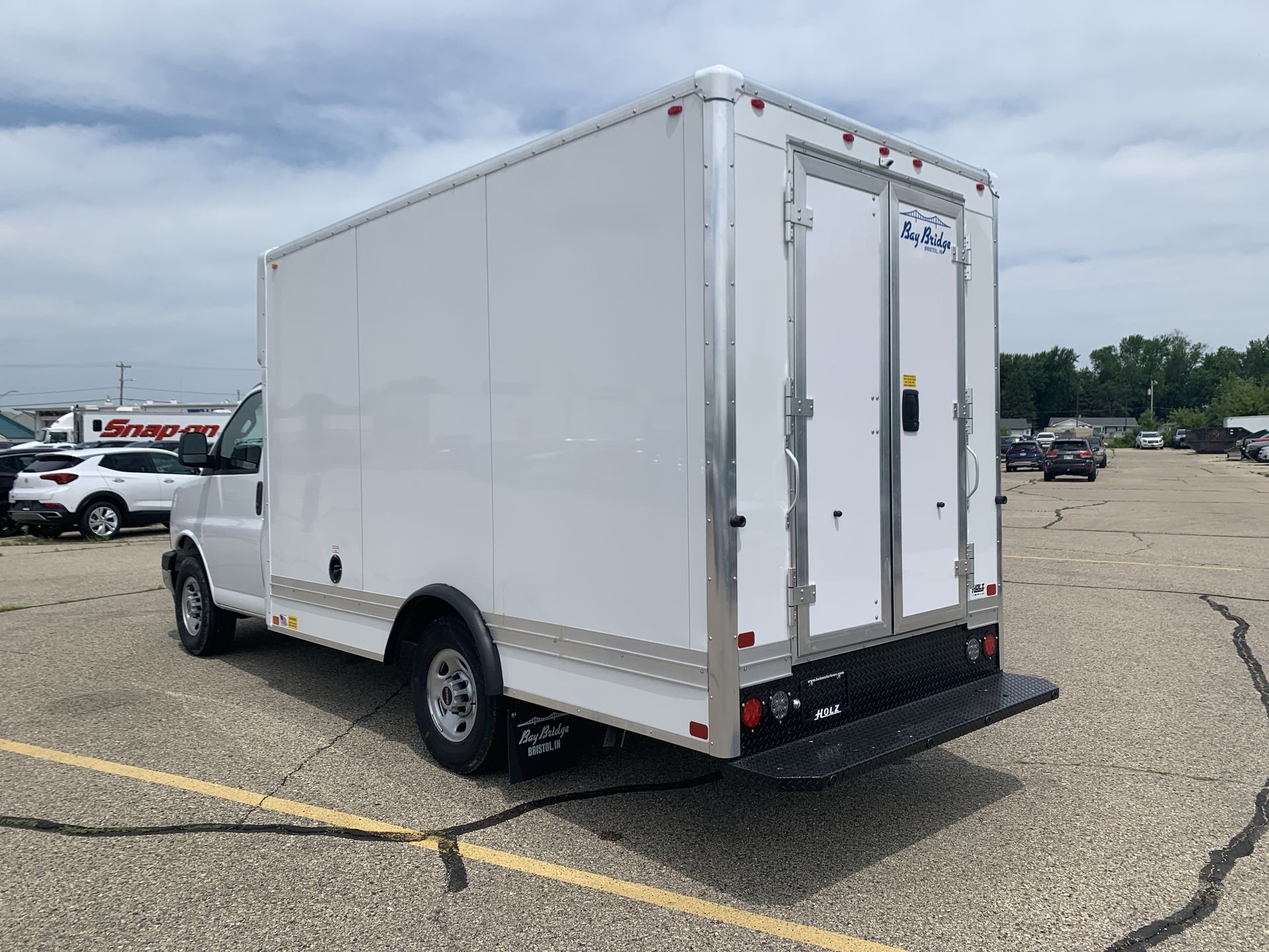 New 2025 Summit White GMC 1WT image 46