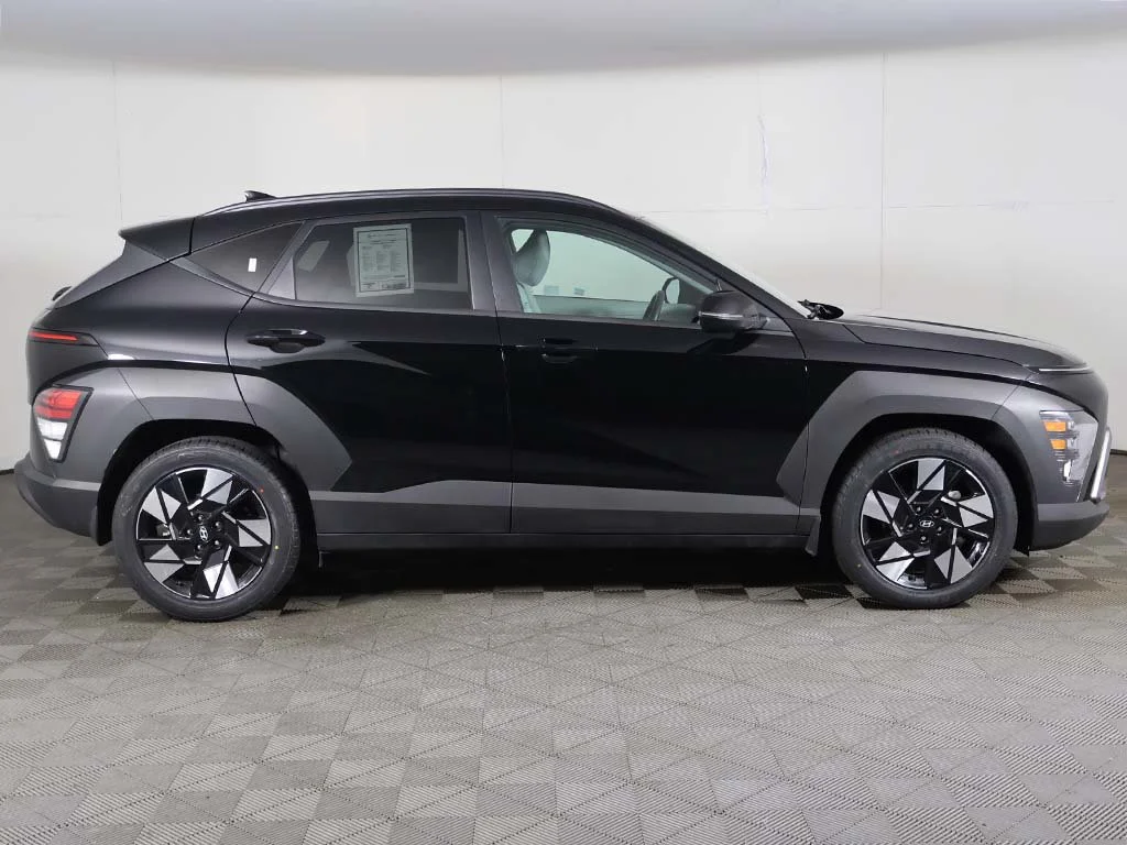 Used 2024 Black Hyundai SEL image 19