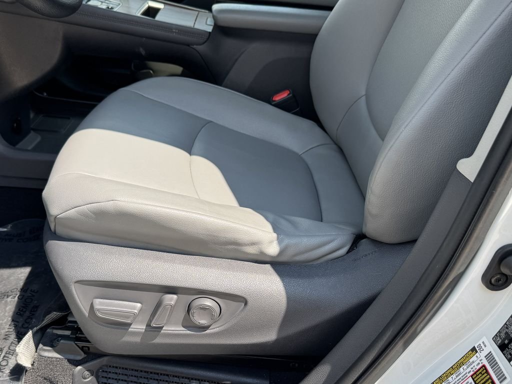 Used 2021 White Toyota XLE image 20