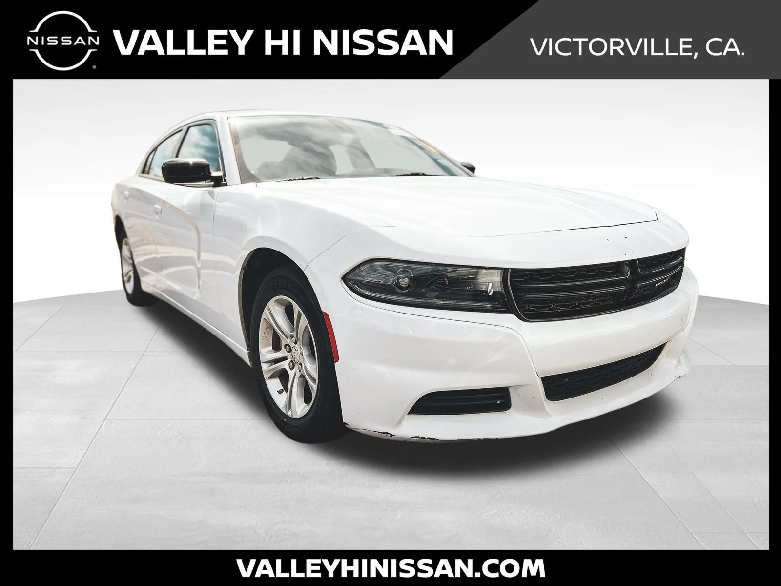 Used 2023 White Dodge SXT image 1