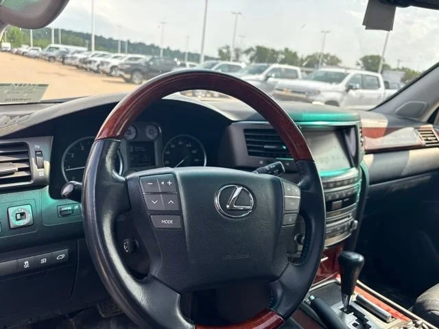2011 Lexus LX 570 - Photo 12