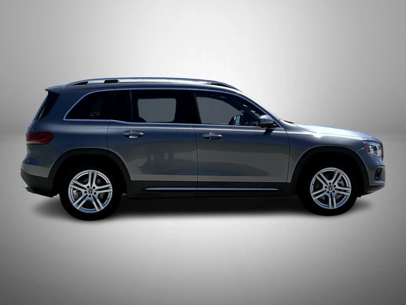 Used 2021 Gray Mercedes-Benz GLB 250 image 4