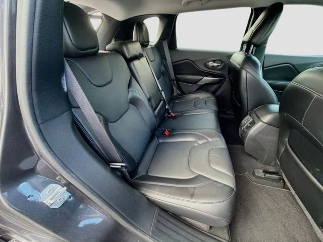 Used 2019 Gray Jeep Limited image 27