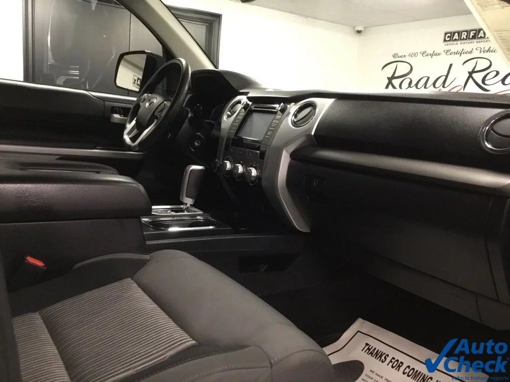 Used 2017 Silver Toyota SR5 image 41