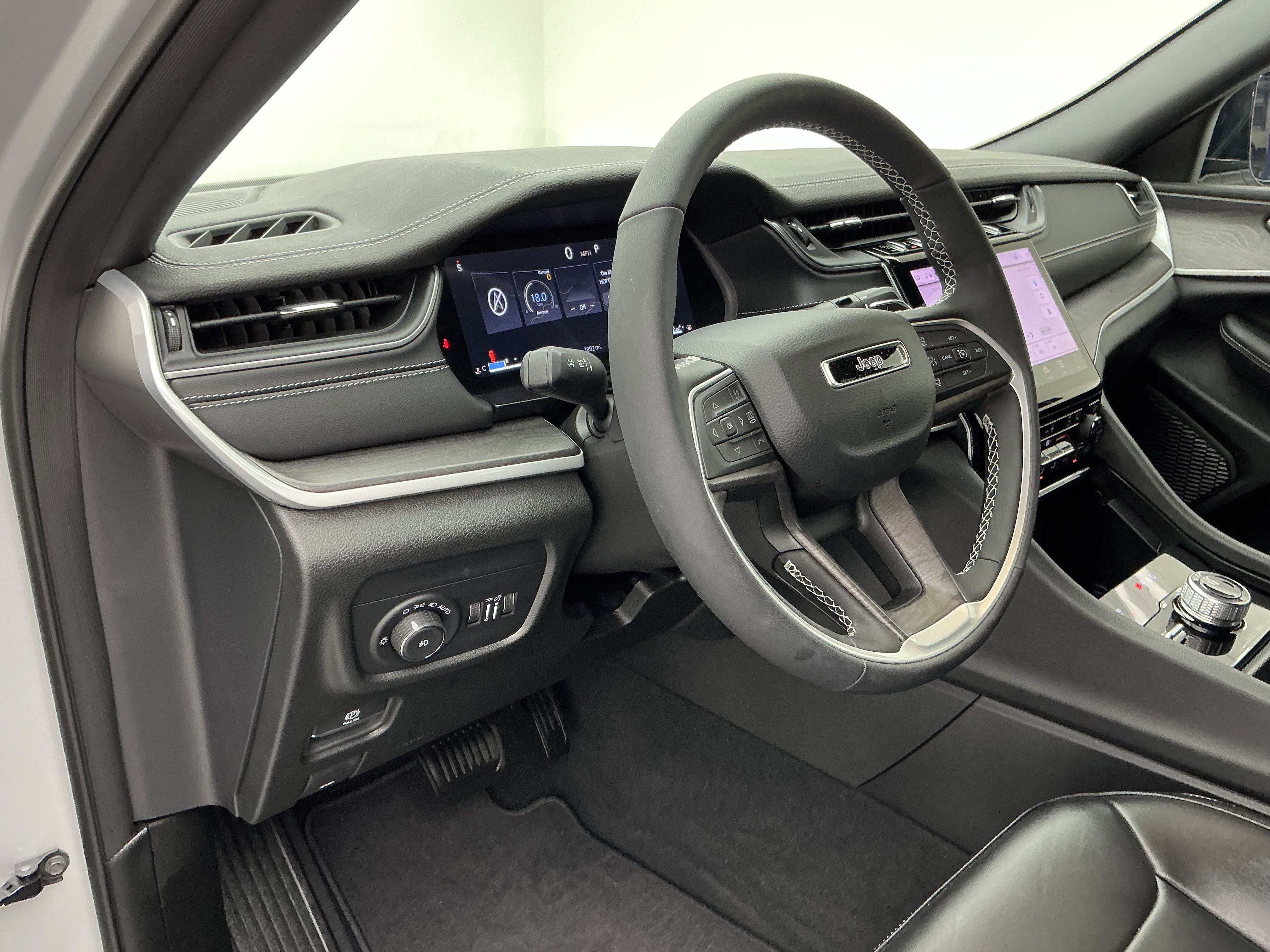 Used 2025 Silver Zynith Jeep Limited image 13