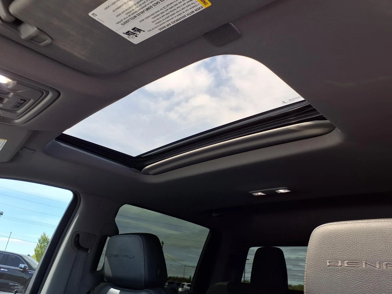 Used 2019 White GMC Denali image 21
