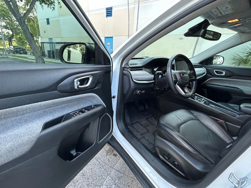 Certified Used 2022 White Jeep Latitude Lux image 15