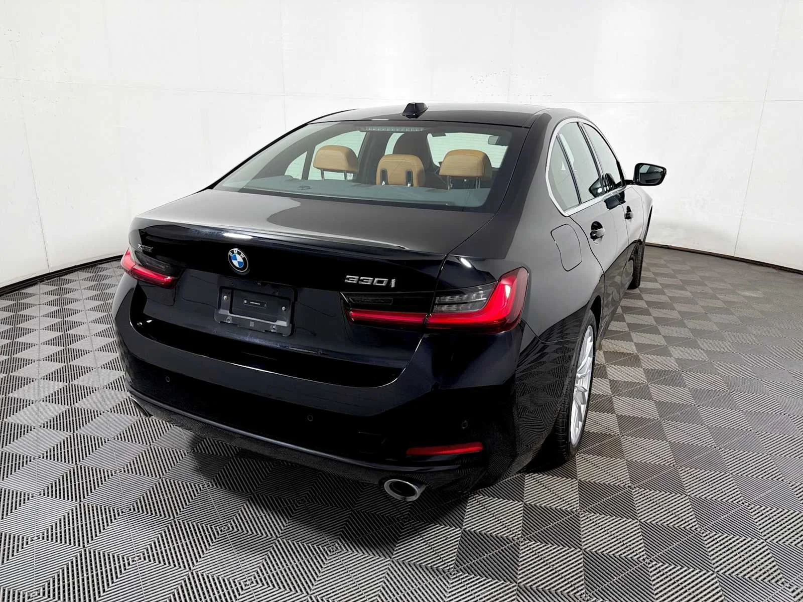 2024 BMW 3 Series 330i - Photo 6