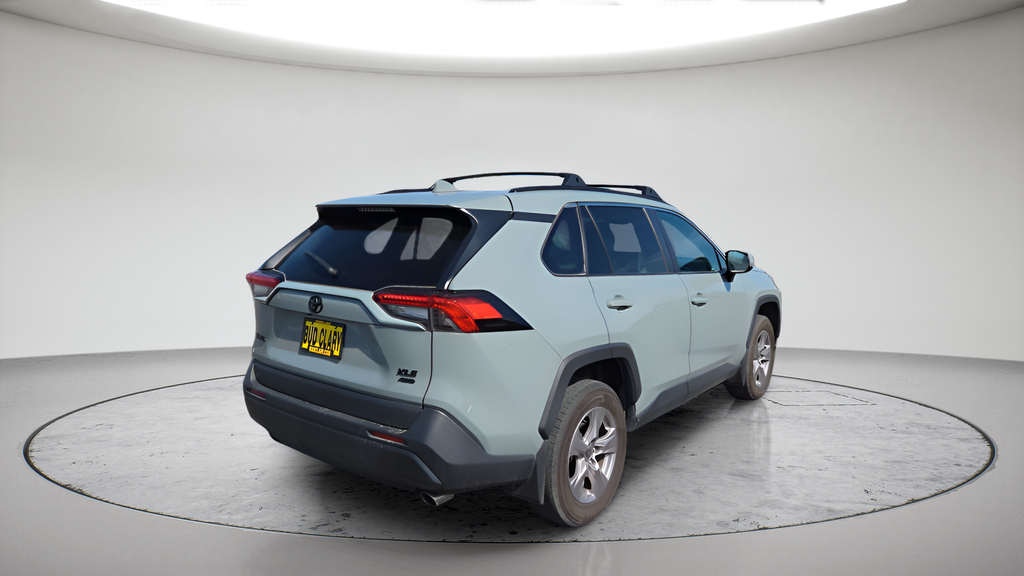 Used 2023  Toyota XLE image 5