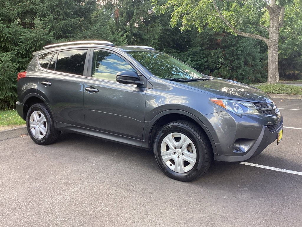 Used 2015 Gray Toyota LE image 7
