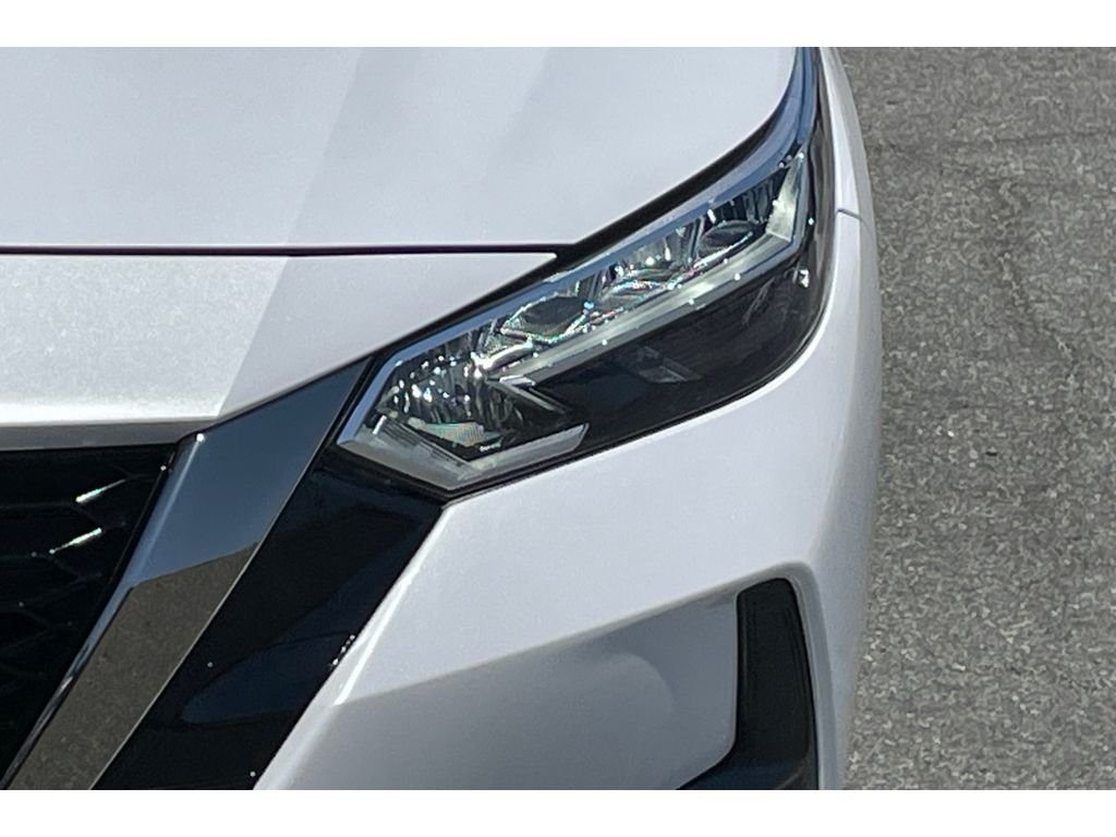 Used 2022 Aspen White TriCoat Pearl Nissan SR image 44