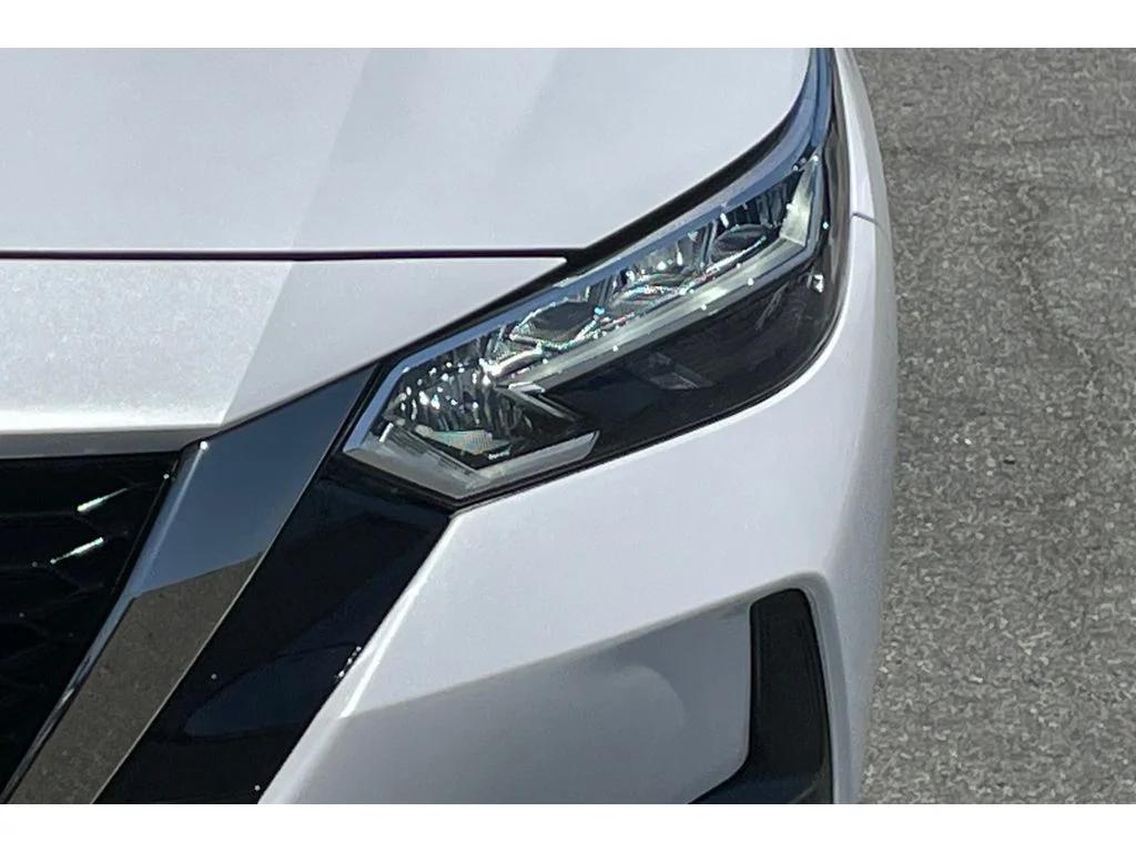 Used 2022 Aspen White TriCoat Pearl Nissan SR image 44