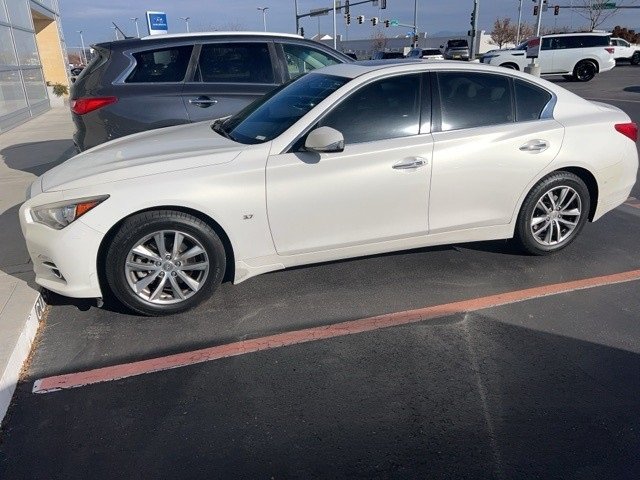 2015 INFINITI Q50 Base