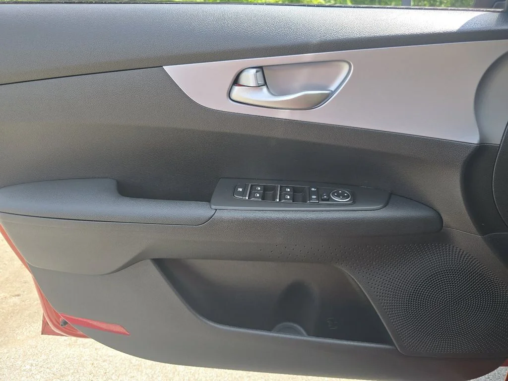 Used 2023 Red Kia LXS image 23