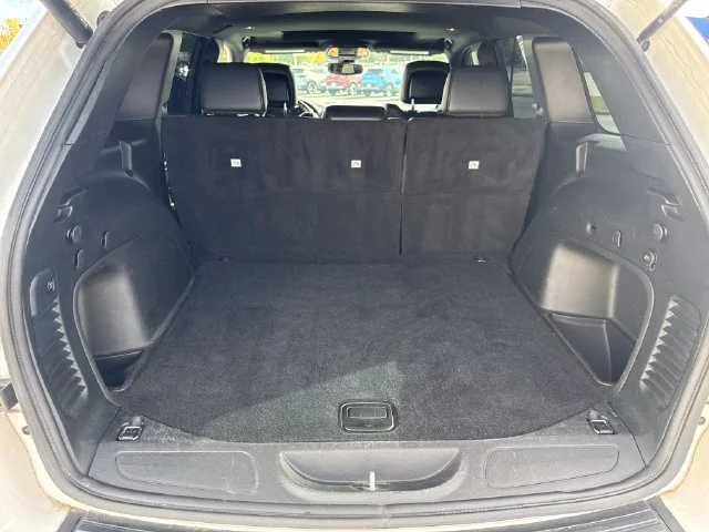 Used 2022 White Jeep Laredo X 4x4 image 28