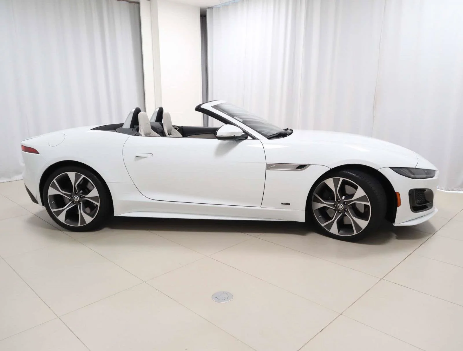 Used 2024 White Jaguar 75 image 6