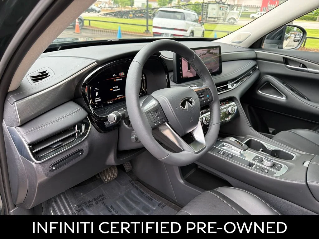 Certified Used 2026 Deep Emerald INFINITI LUXE image 18