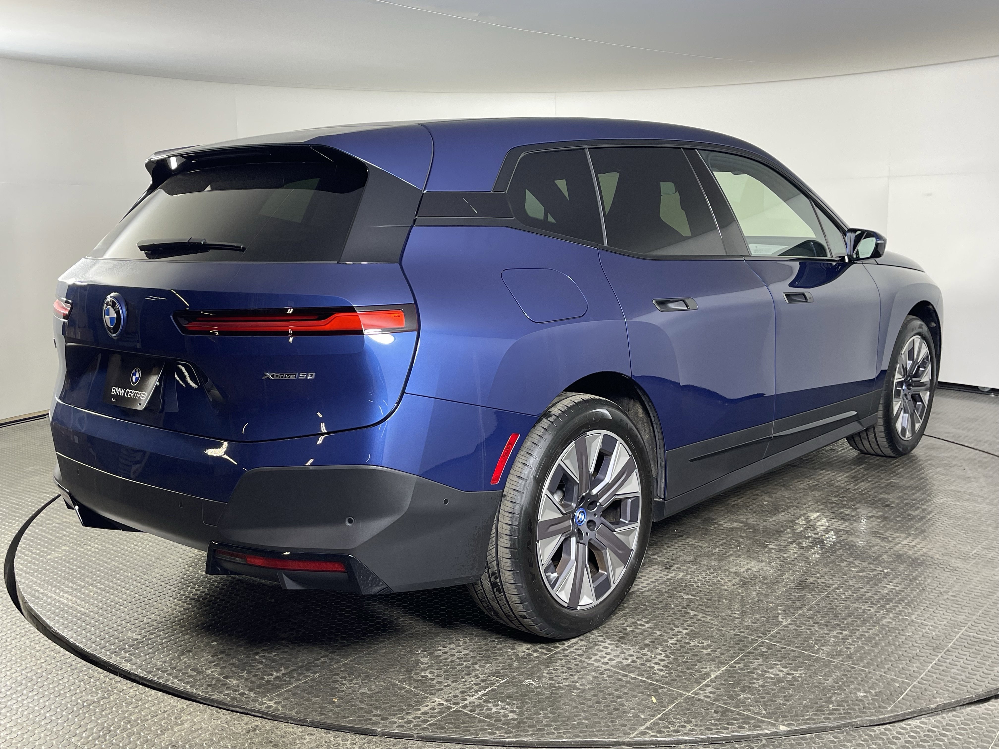 Certified Used 2025 Phytonic Blue Metallic BMW xDrive50 image 5
