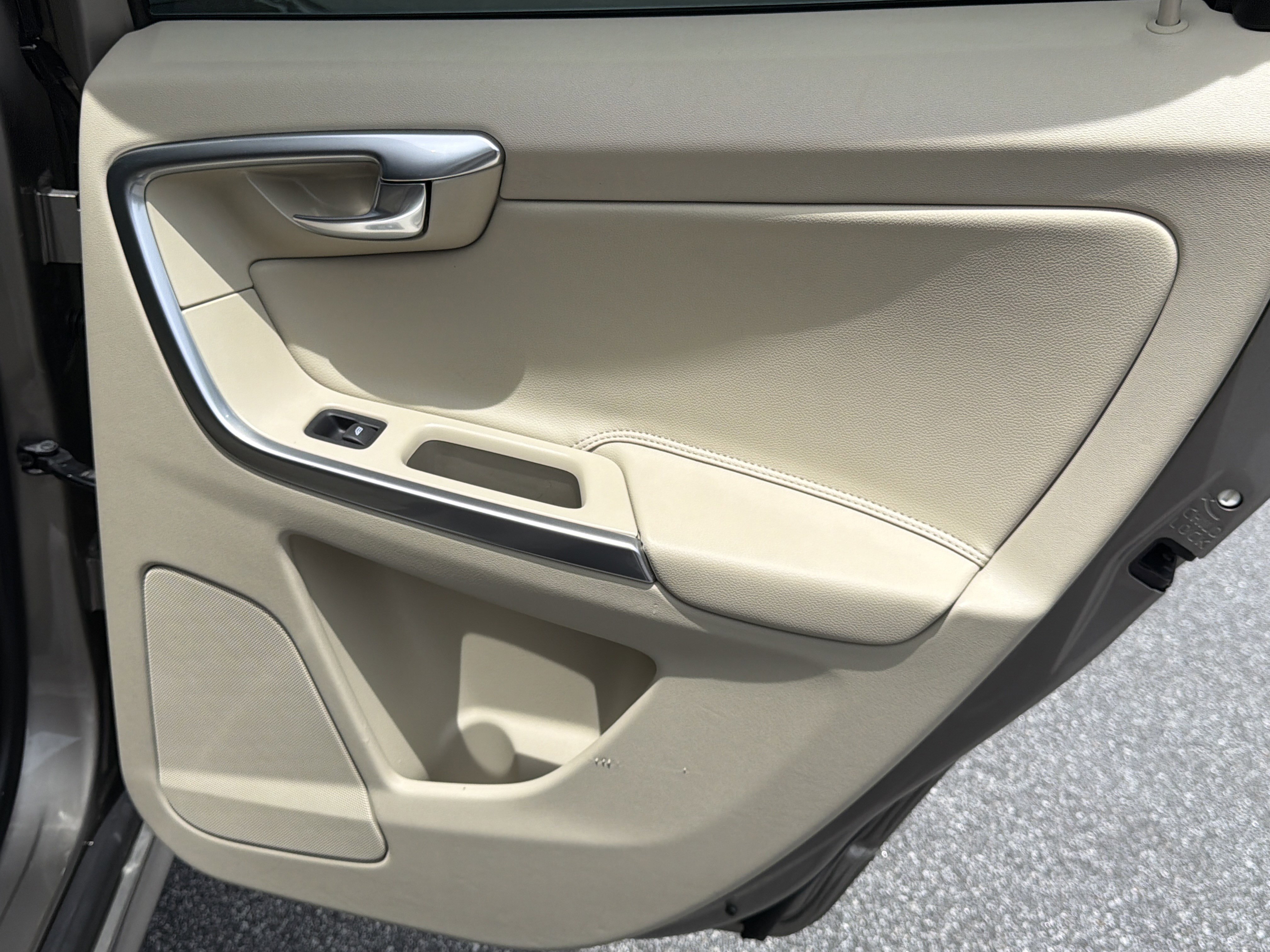 Used 2015 Seashell Metallic Volvo T5 Drive-E Premier image 19